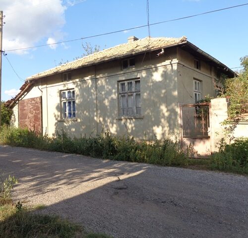 Къща в село, с. Певец, Търговище област, 180кв.м.